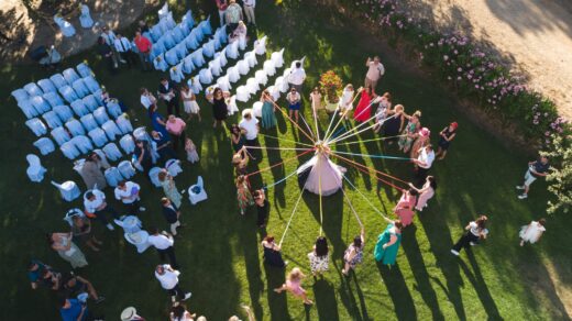 Un&#x20;mariage&#x20;en&#x20;plein&#x20;air&#x20;en&#x20;Provence,&#x20;au&#x20;c&#x0153;ur&#x20;du&#x20;Domaine&#x20;des&#x20;Ch&#x00EA;nes&#x20;Verts